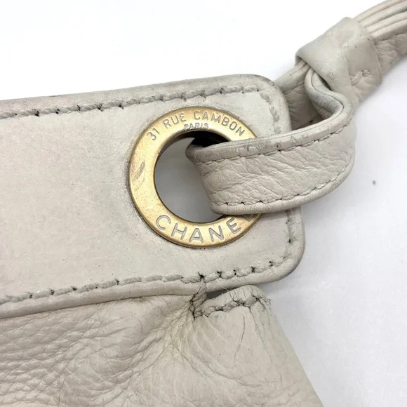 CHANEL White Leather Metal Mosaic Tote - Picture 7 of 10